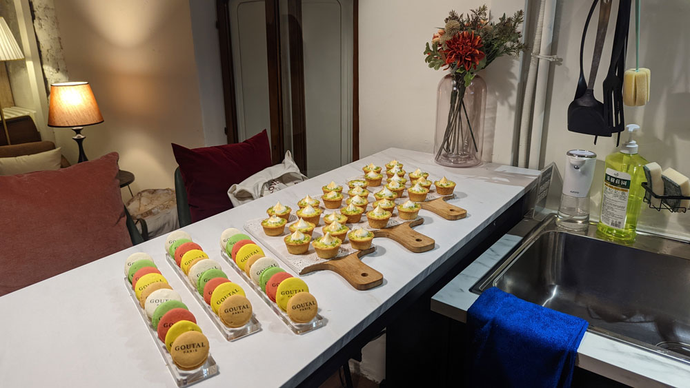 咖啡館小聚茶會