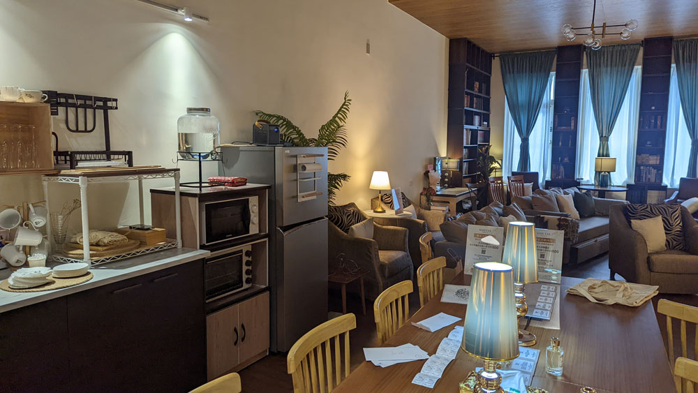 咖啡館小聚茶會