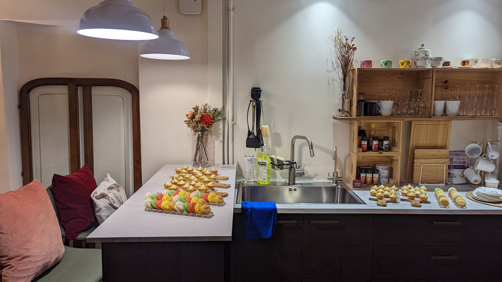 咖啡館小聚茶會