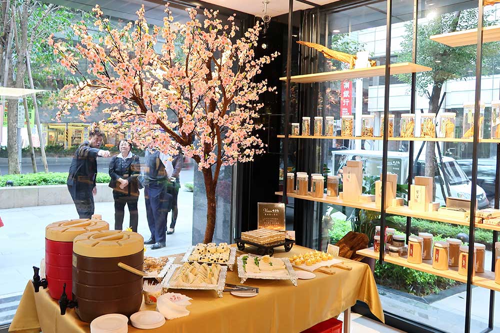 開幕點心給參與日光山丘開幕的來賓享用