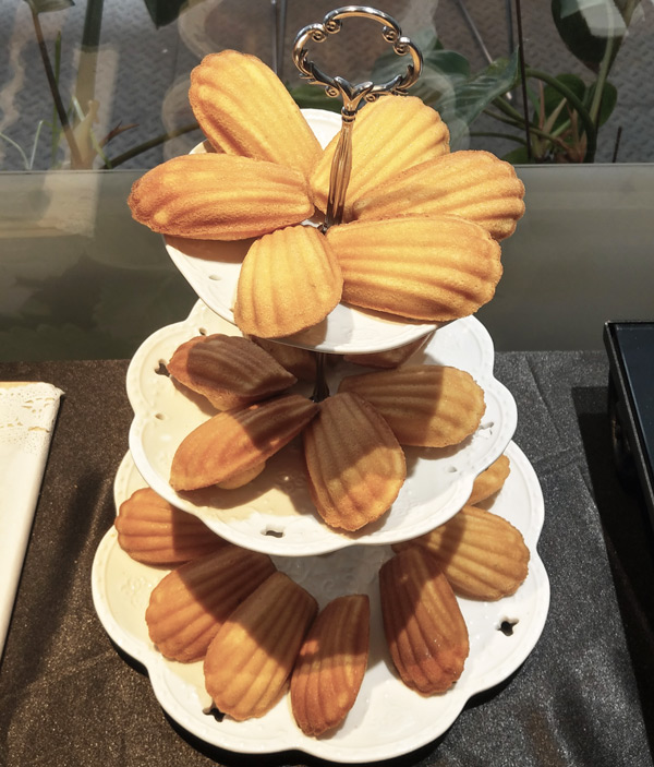 開幕點心給參與椅子咖啡開幕的來賓享用