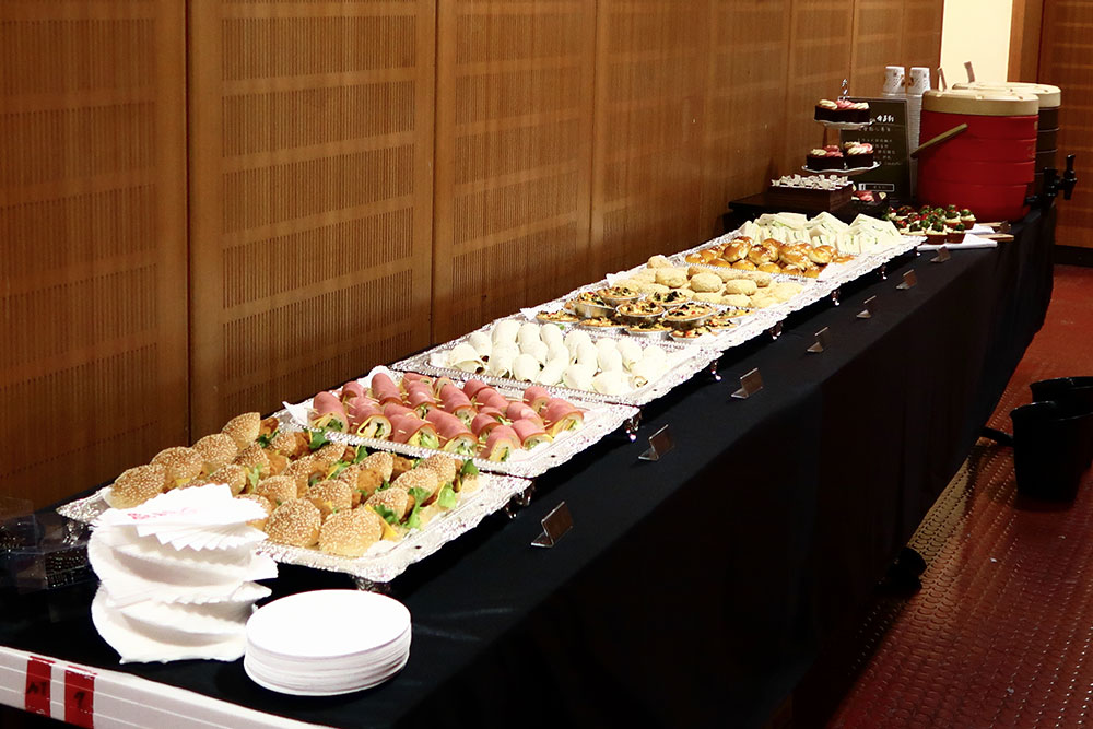 參與國家戲劇院演出後的宴會點心