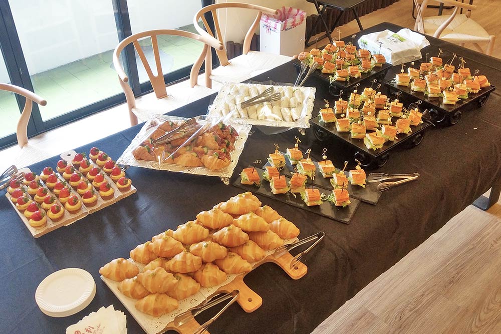 居家同學會上的餐會點心